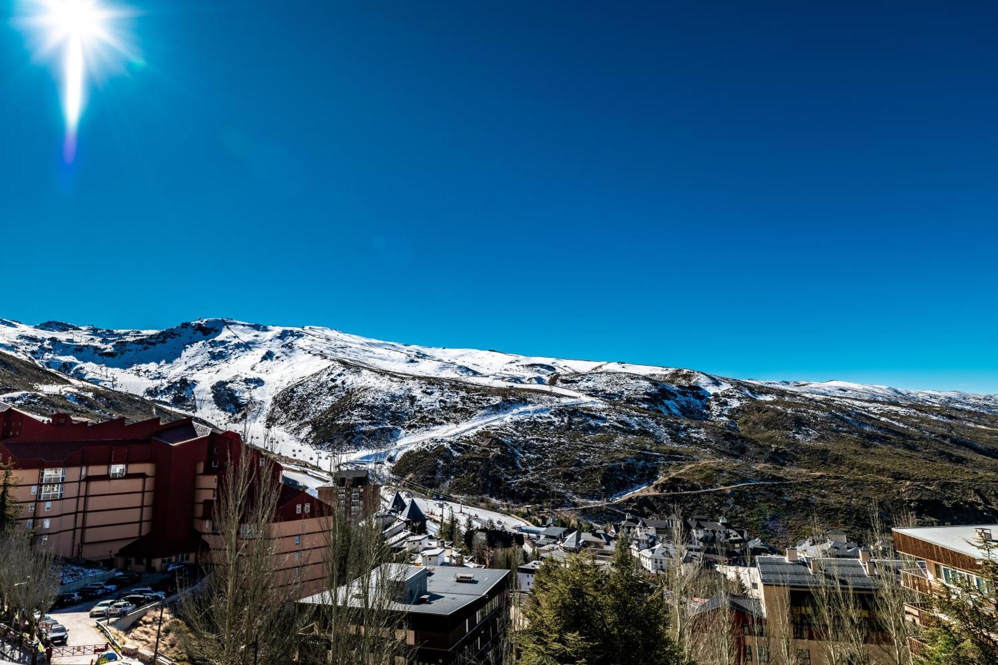 Luxury Refurnished Apartment With Private Parking Close To Ski Slopes Serra Nevada Exterior foto